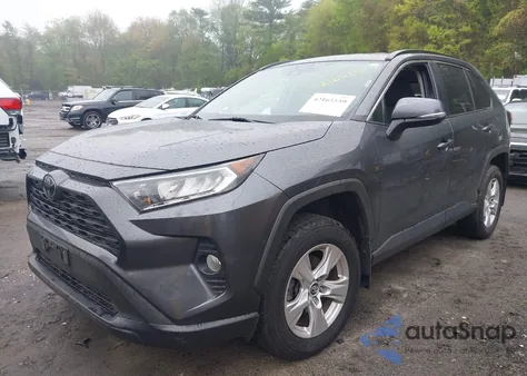 2020 Toyota Rav4 Xle z USA, uszkodzony, nr VIN 2T3P1RFV5LC111826